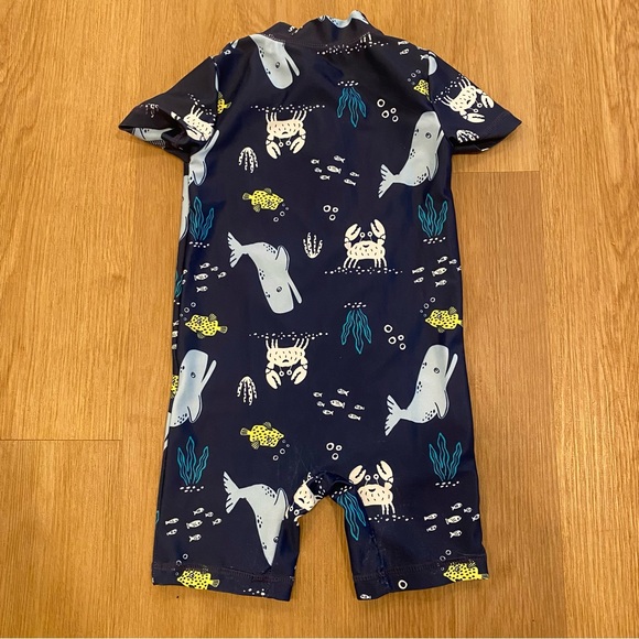 Carter’s Short Sleeve Rashguard - Picture 2 of 3